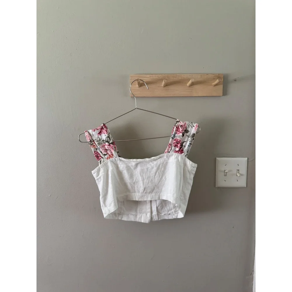 Vintage white top with floral accents - Picture 4 of 6